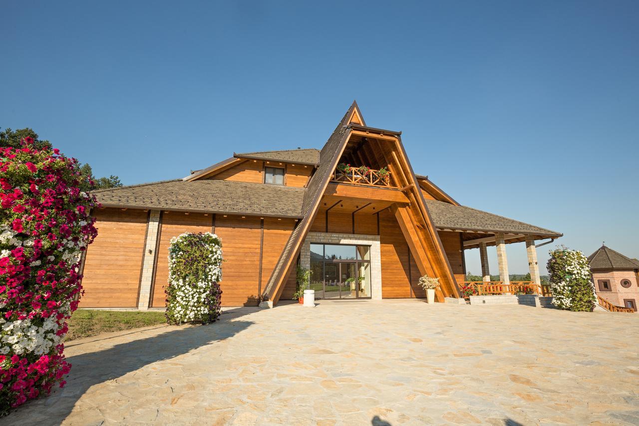 브르드니크 Etno Naselje Vrdnicka Kula B&B 외부 사진